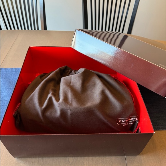 Coach Hamptons Signature Bag - Picture 8 of 8